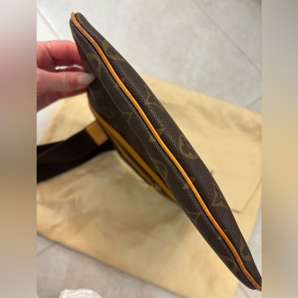 Authentic Louis Vuitton Monogram Canvas Pochette Bosphore Messenger Bag - Picture 8 of 8